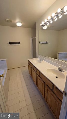 643 MCLEARY SQ SE, Leesburg, VA 20175
