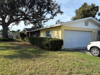 498 BAYVIEW DRIVE NE, St Petersburg, FL 33704