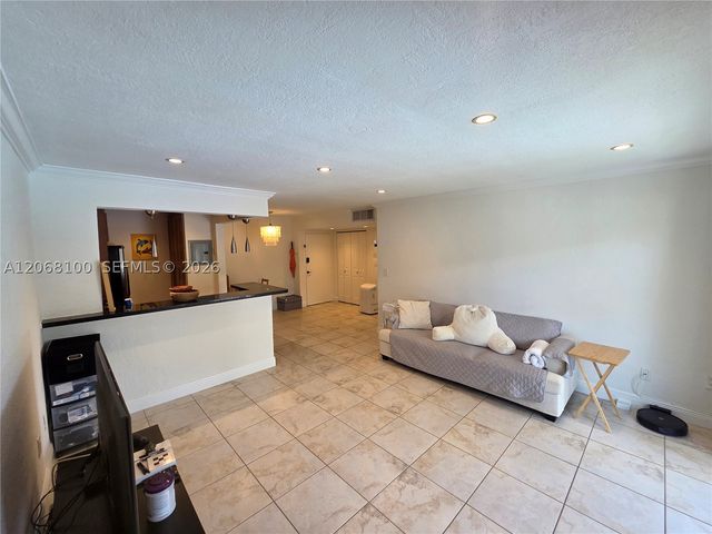 7401 SW 82nd St 201S, Miami, FL 33143