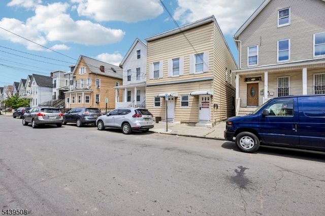 523 Franklin St, Elizabeth City, NJ 07206