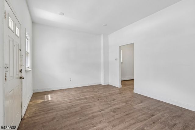 523 Franklin St, Elizabeth City, NJ 07206
