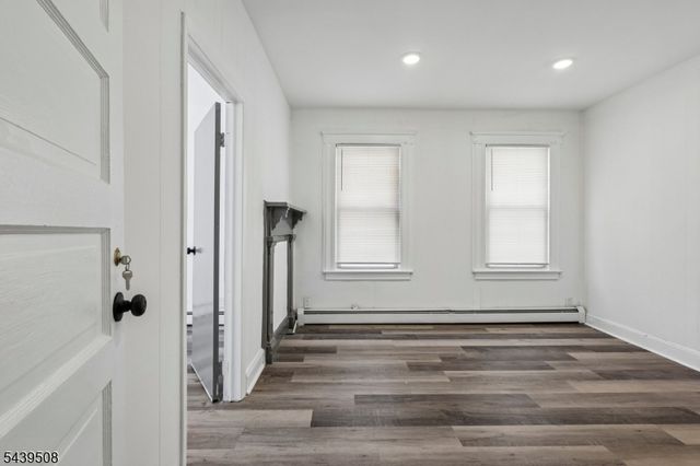 523 Franklin St, Elizabeth City, NJ 07206