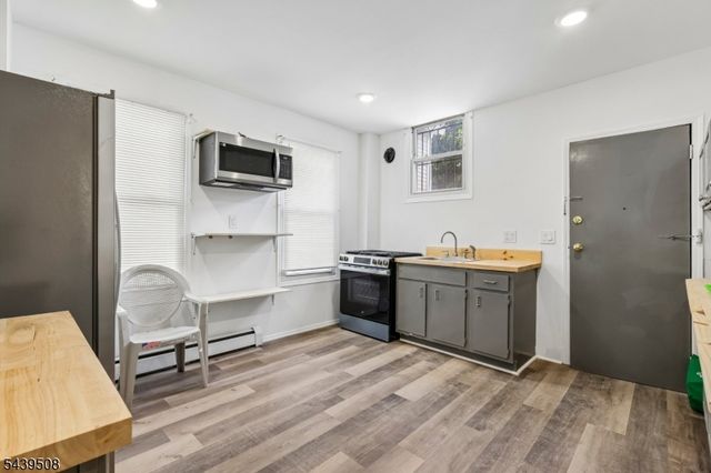 523 Franklin St, Elizabeth City, NJ 07206