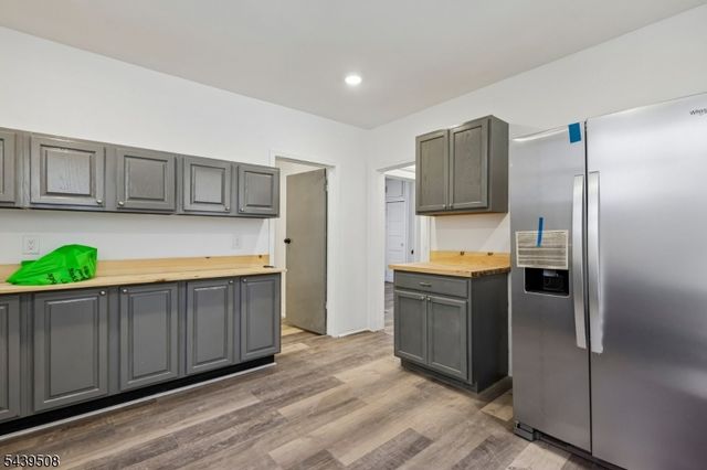 523 Franklin St, Elizabeth City, NJ 07206