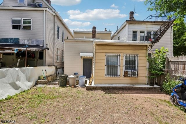 523 Franklin St, Elizabeth City, NJ 07206