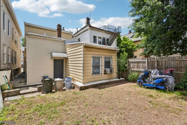 523 Franklin St, Elizabeth City, NJ 07206