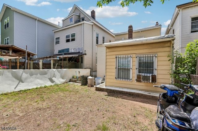 523 Franklin St, Elizabeth City, NJ 07206