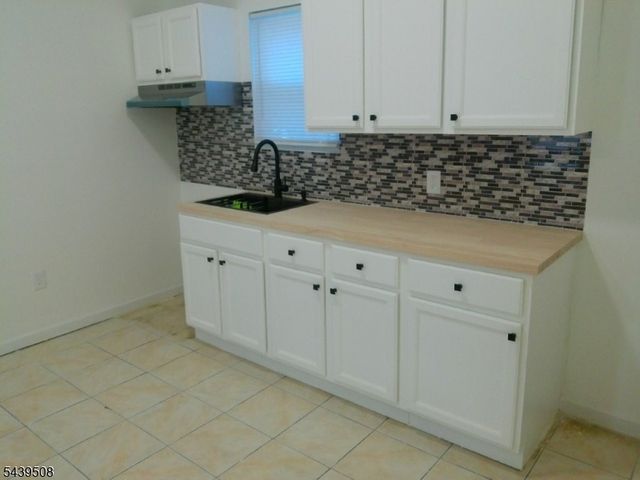 523 Franklin St, Elizabeth City, NJ 07206
