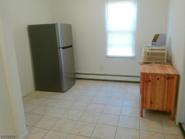 523 Franklin St, Elizabeth City, NJ 07206