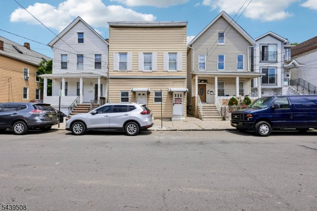 523 Franklin St, Elizabeth City, NJ 07206
