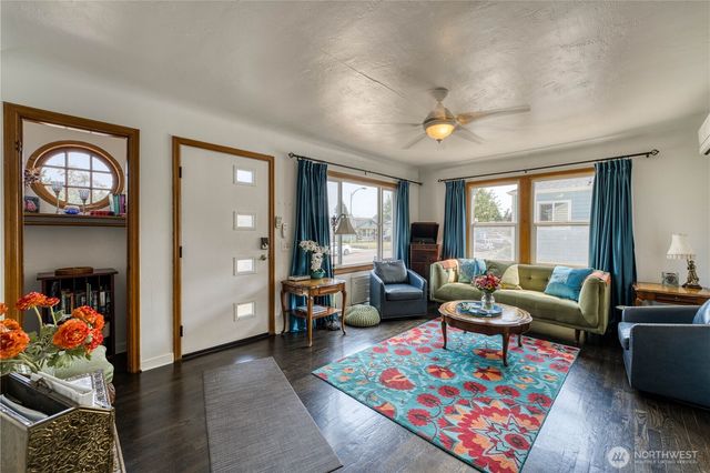 2525 Veldee Avenue, Bremerton, WA 98312