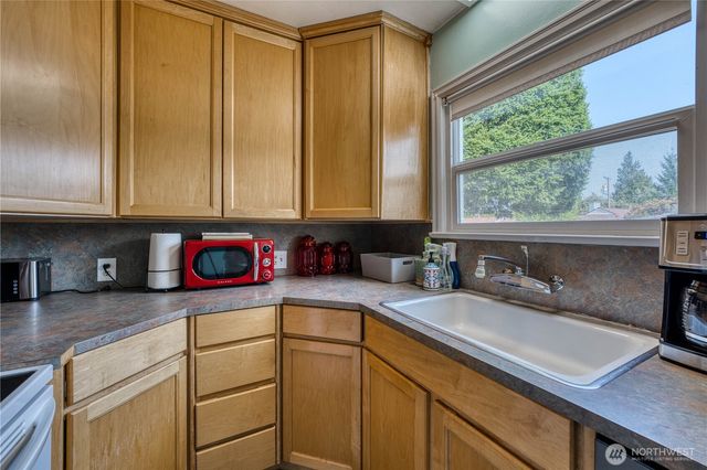 2525 Veldee Avenue, Bremerton, WA 98312