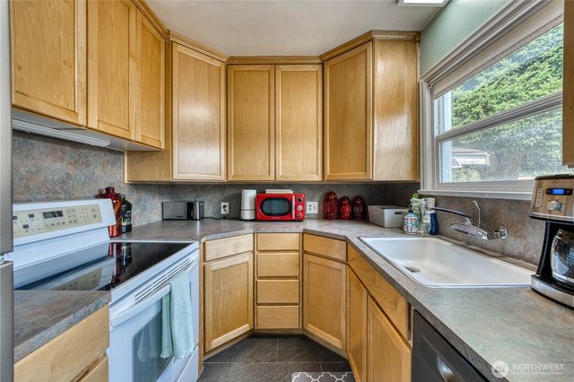 2525 Veldee Avenue, Bremerton, WA 98312