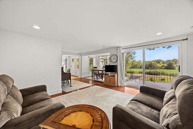 66 Mayflower Ridge Dr, Wareham, MA 02571