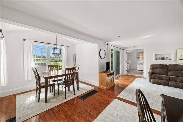 66 Mayflower Ridge Dr, Wareham, MA 02571