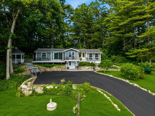 66 Mayflower Ridge Dr, Wareham, MA 02571