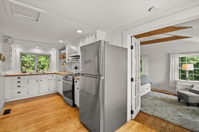 66 Mayflower Ridge Dr, Wareham, MA 02571