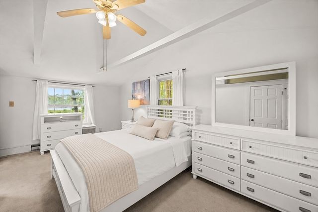 66 Mayflower Ridge Dr, Wareham, MA 02571