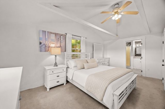 66 Mayflower Ridge Dr, Wareham, MA 02571