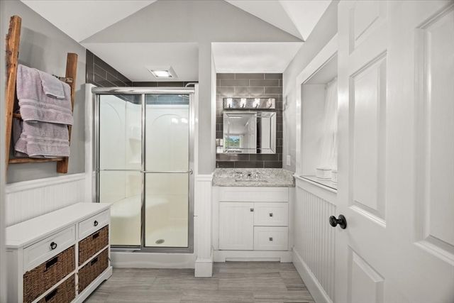 66 Mayflower Ridge Dr, Wareham, MA 02571