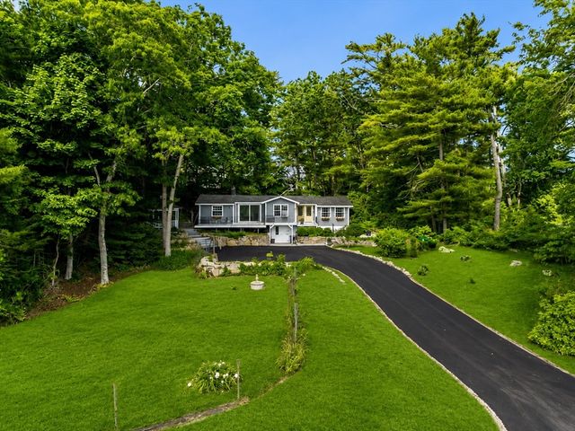 66 Mayflower Ridge Dr, Wareham, MA 02571