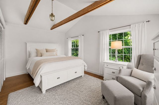 66 Mayflower Ridge Dr, Wareham, MA 02571