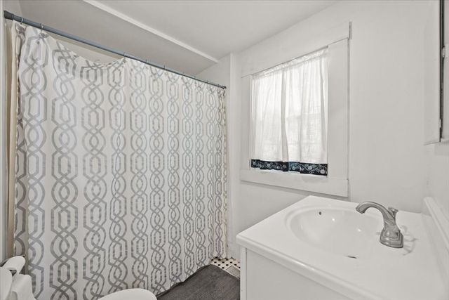 66 Mayflower Ridge Dr, Wareham, MA 02571