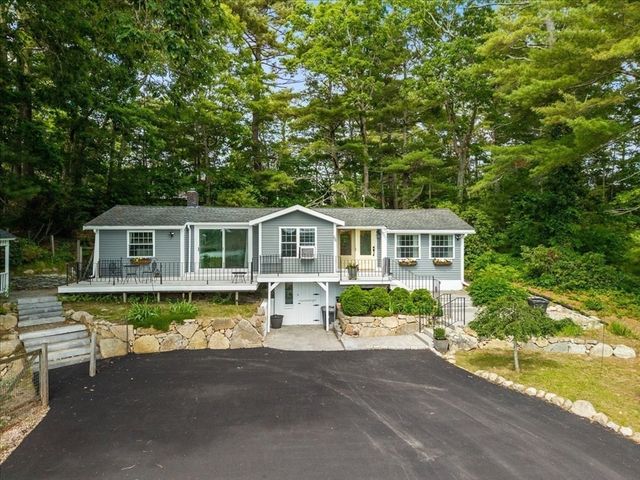 66 Mayflower Ridge Dr, Wareham, MA 02571