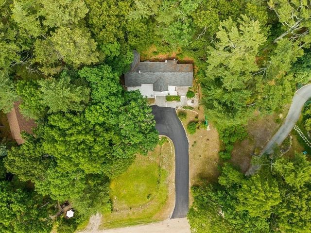 66 Mayflower Ridge Dr, Wareham, MA 02571