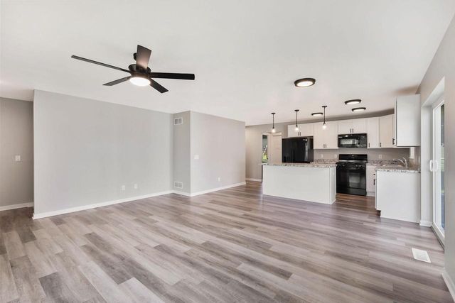 1096 Kamperschroer Way, Sun Prairie, WI 53590