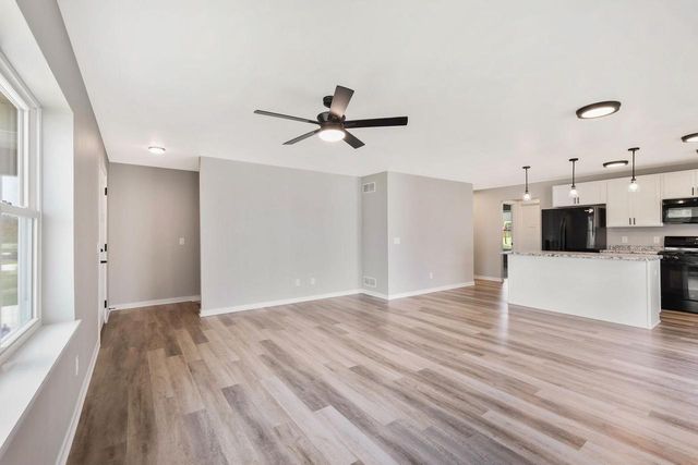 1096 Kamperschroer Way, Sun Prairie, WI 53590