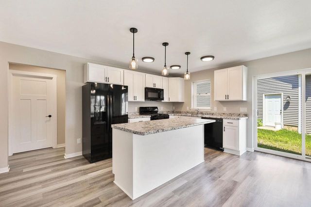 1096 Kamperschroer Way, Sun Prairie, WI 53590