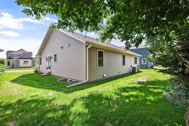 1096 Kamperschroer Way, Sun Prairie, WI 53590