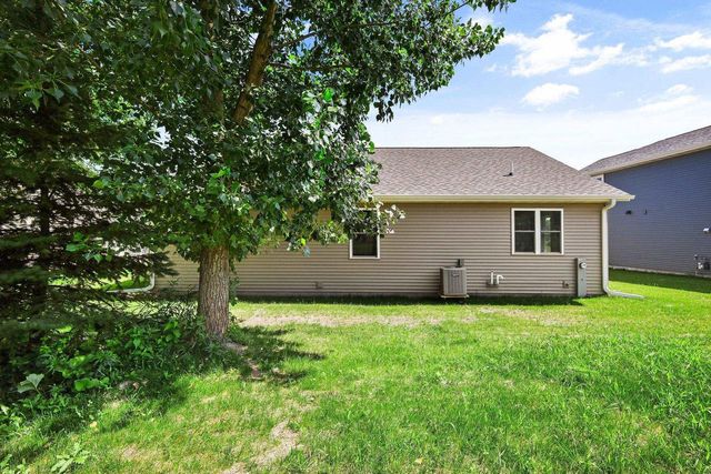1096 Kamperschroer Way, Sun Prairie, WI 53590
