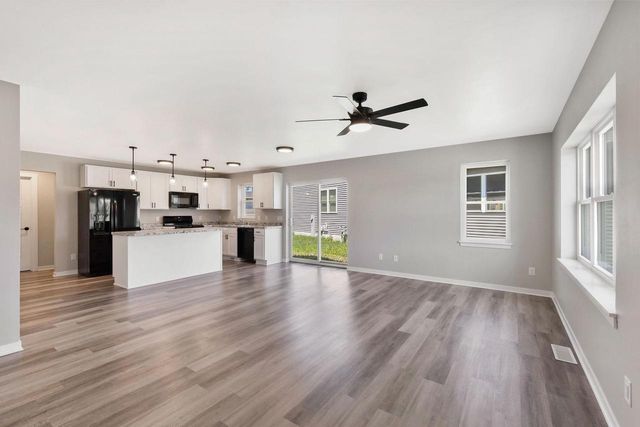 1096 Kamperschroer Way, Sun Prairie, WI 53590