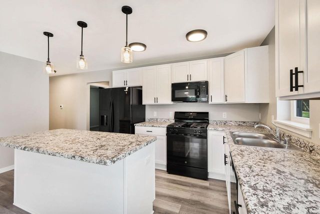 1096 Kamperschroer Way, Sun Prairie, WI 53590