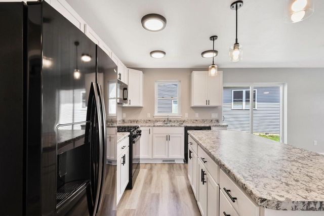 1096 Kamperschroer Way, Sun Prairie, WI 53590