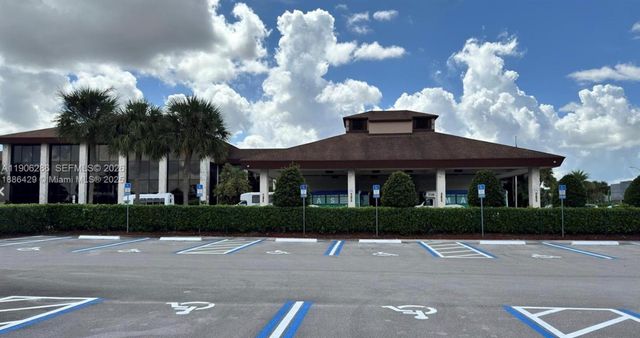 801 SW 138th Avenue 310E, Pembroke Pines, FL 33027
