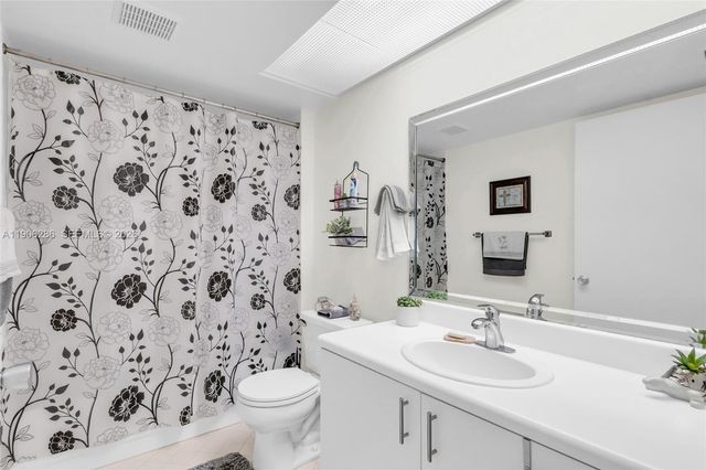 801 SW 138th Avenue 310E, Pembroke Pines, FL 33027
