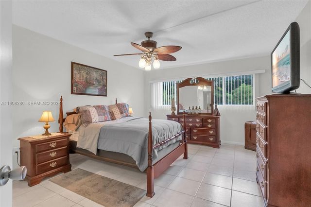 801 SW 138th Avenue 310E, Pembroke Pines, FL 33027