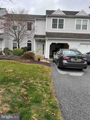 6247 SPRING KNOLL DR, Harrisburg, PA 17111