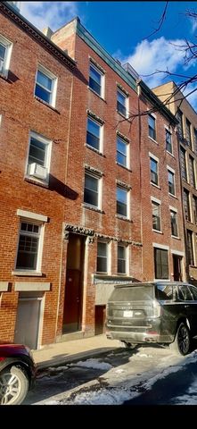 12 Moon St, Boston, MA 02113
