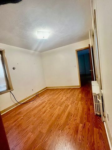 12 Moon St, Boston, MA 02113