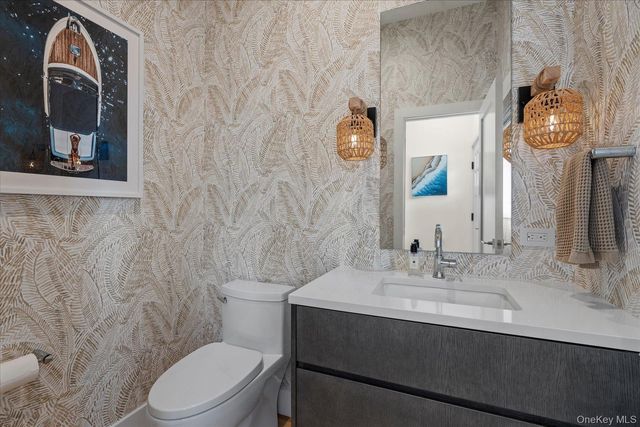 68 Foster Avenue 12, Hampton Bays, NY 11946