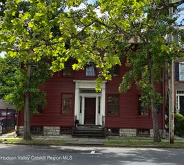 8 Pearl Street, Kingston, NY 12401