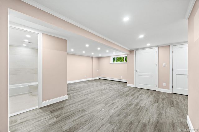 17 Wren Drive, Woodbury, NY 11797