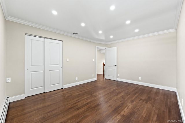 17 Wren Drive, Woodbury, NY 11797