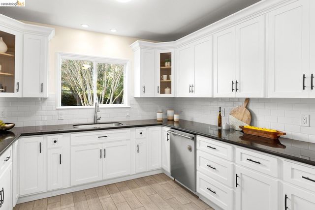 409 Pershing Dr, San Leandro, CA 94577