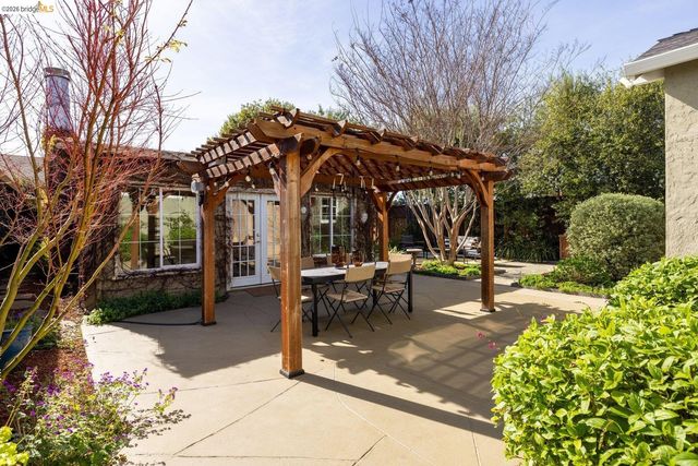 409 Pershing Dr, San Leandro, CA 94577