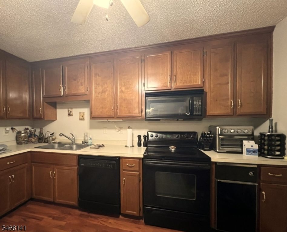 12 Burlington Ct 12, Hamburg Boro, NJ 07419 — photo 4